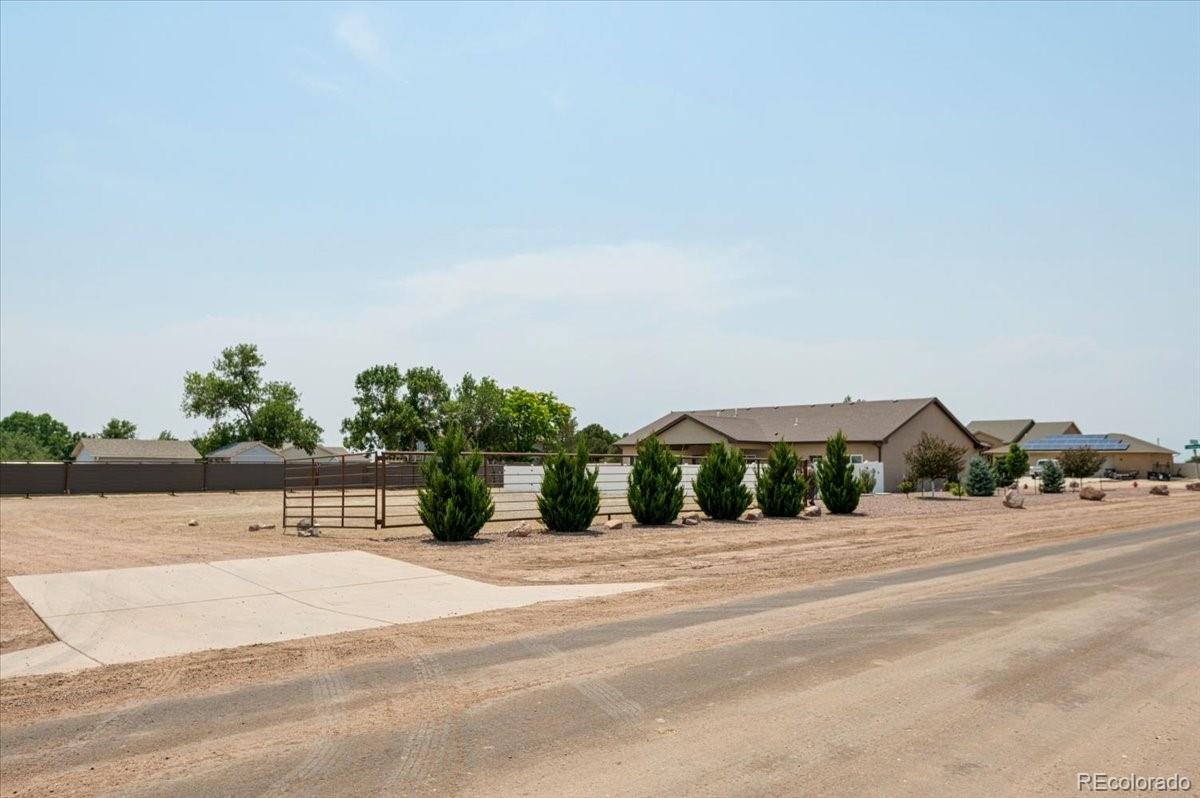 606 S Calaveras Dr, Pueblo, CO 81007
