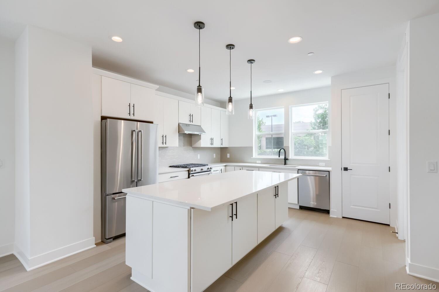 10904 E Hinsdale Cir, Centennial, CO 80112