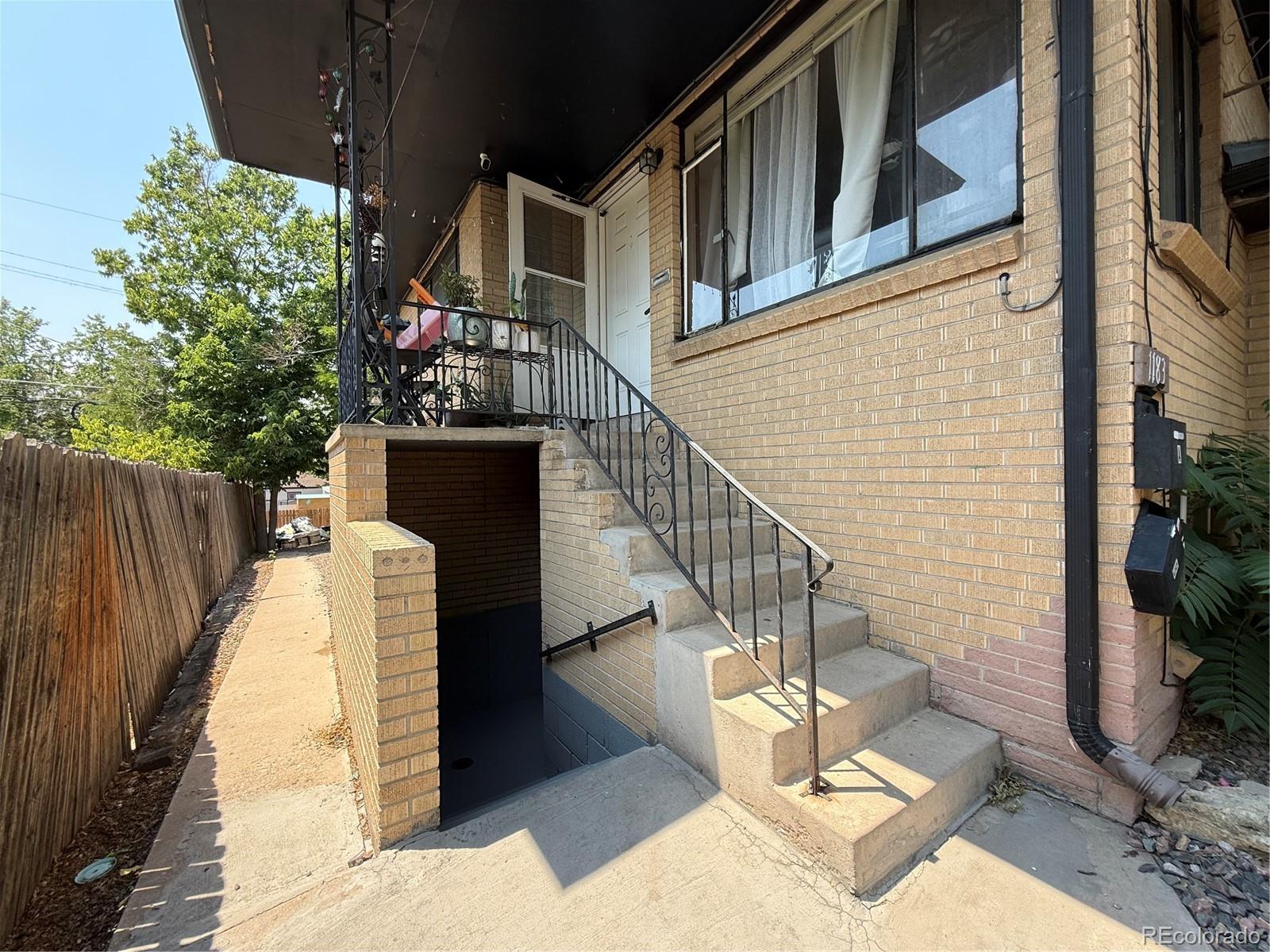 1183 Clinton St, Aurora, CO 80010