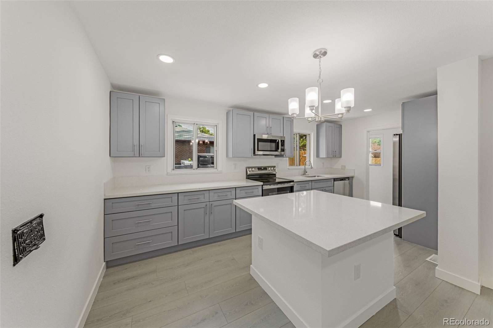 2921 Jasmine St, Denver, CO 80207
