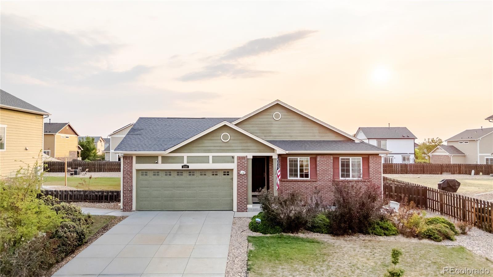 223 S New Castle Way, Aurora, CO 80018