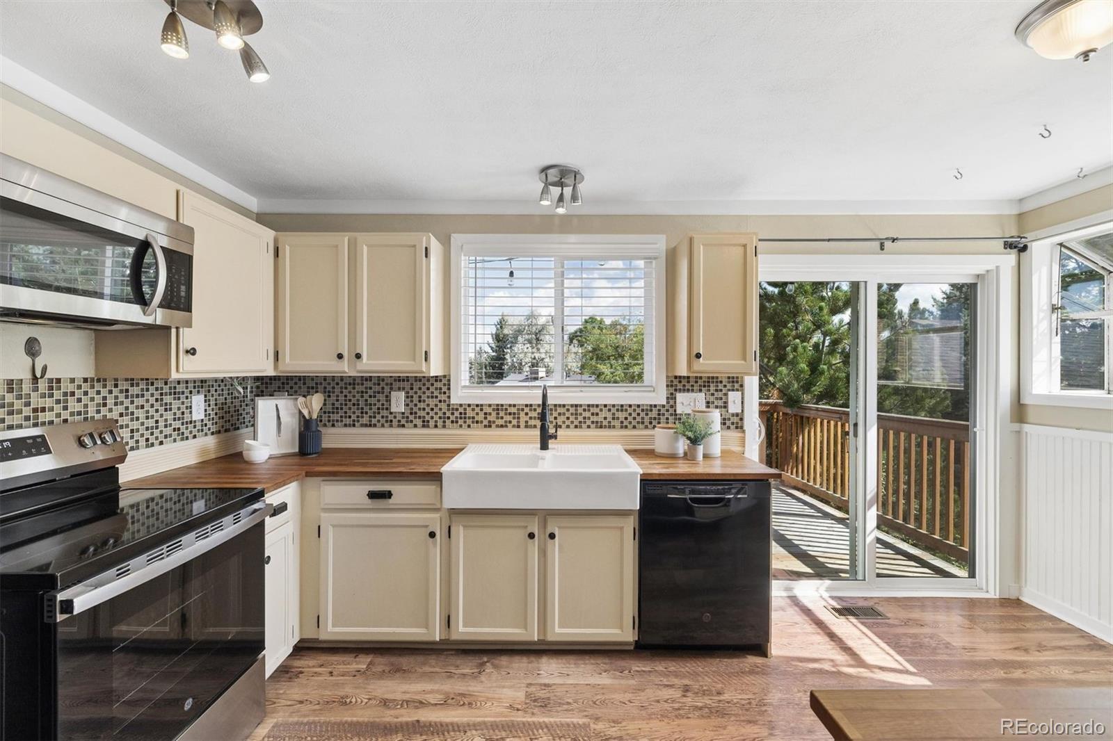 8074 S Estes Ct, Littleton, CO 80128