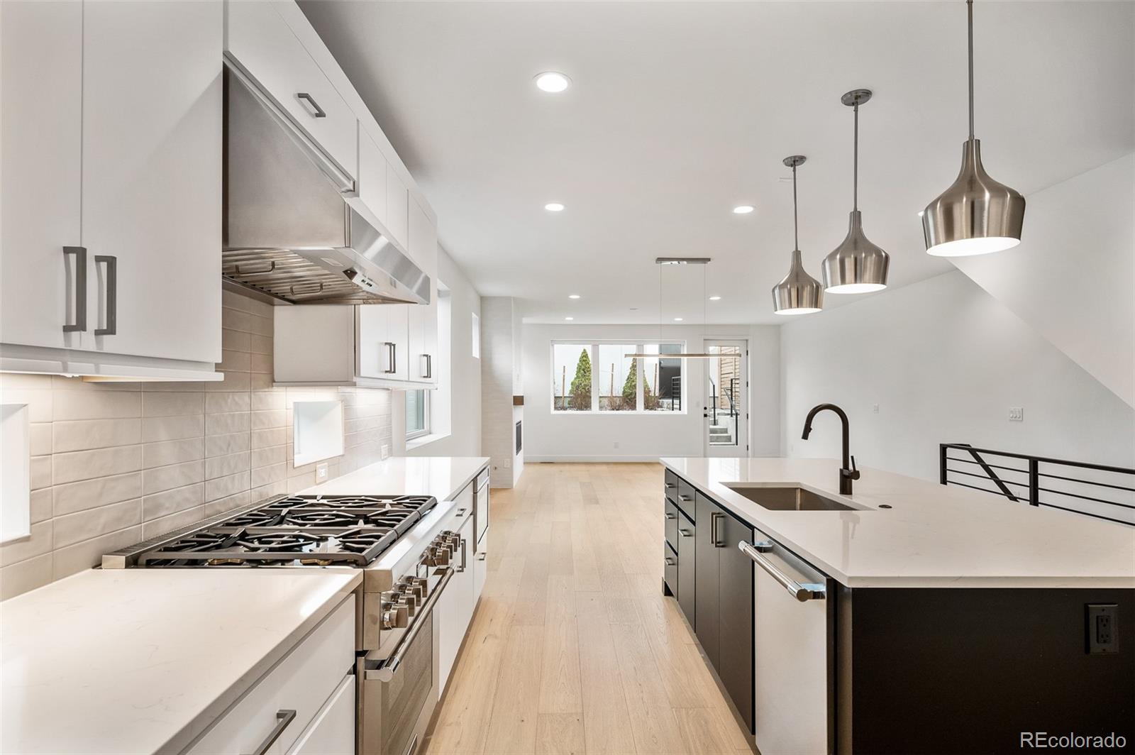 290 Monroe St, Denver, CO 80206