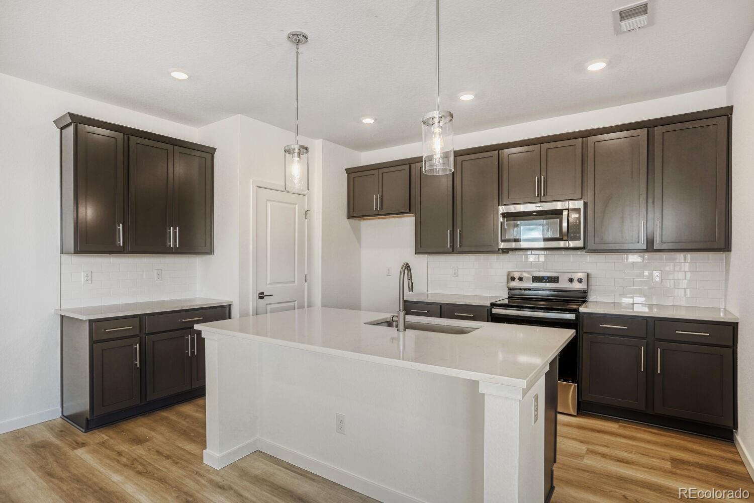 54933 E 28th Pl, Strasburg, CO 80136
