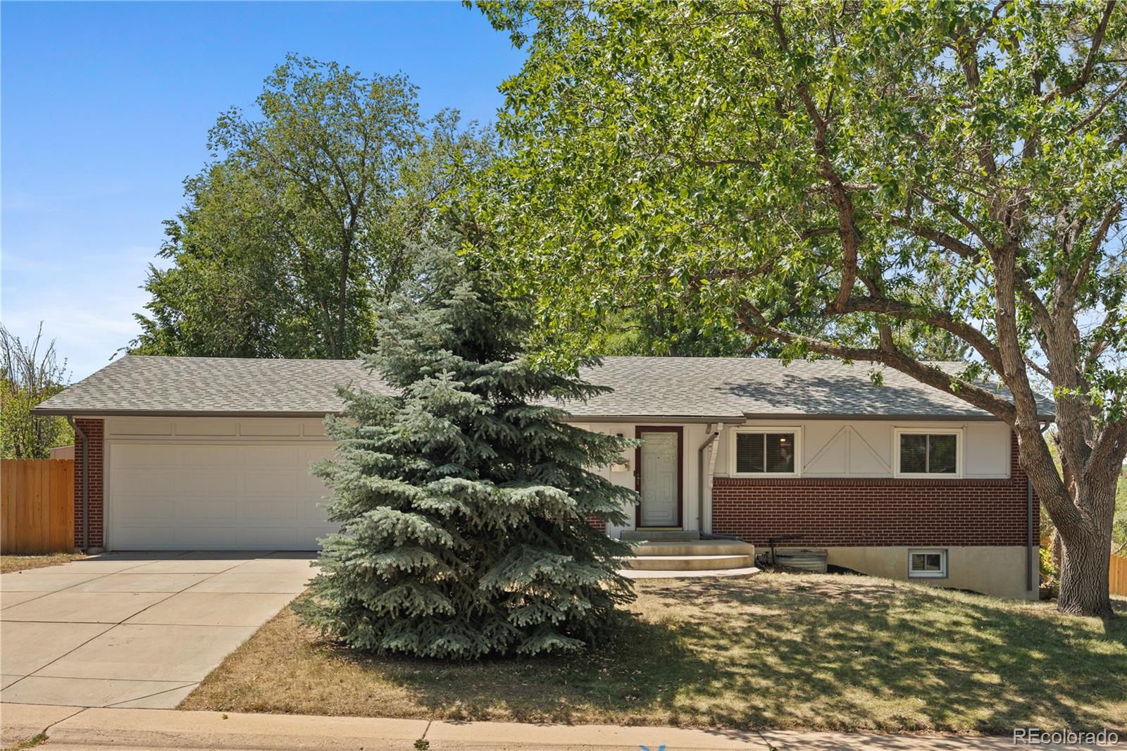 8206 E Lehigh Ave, Denver, CO 80237
