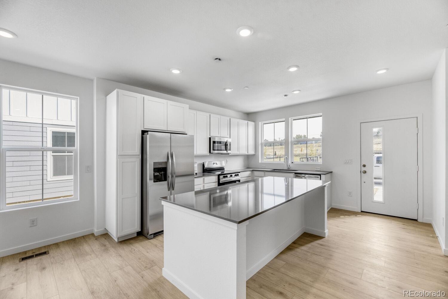 7639 S Mobile Way, Centennial, CO 80016