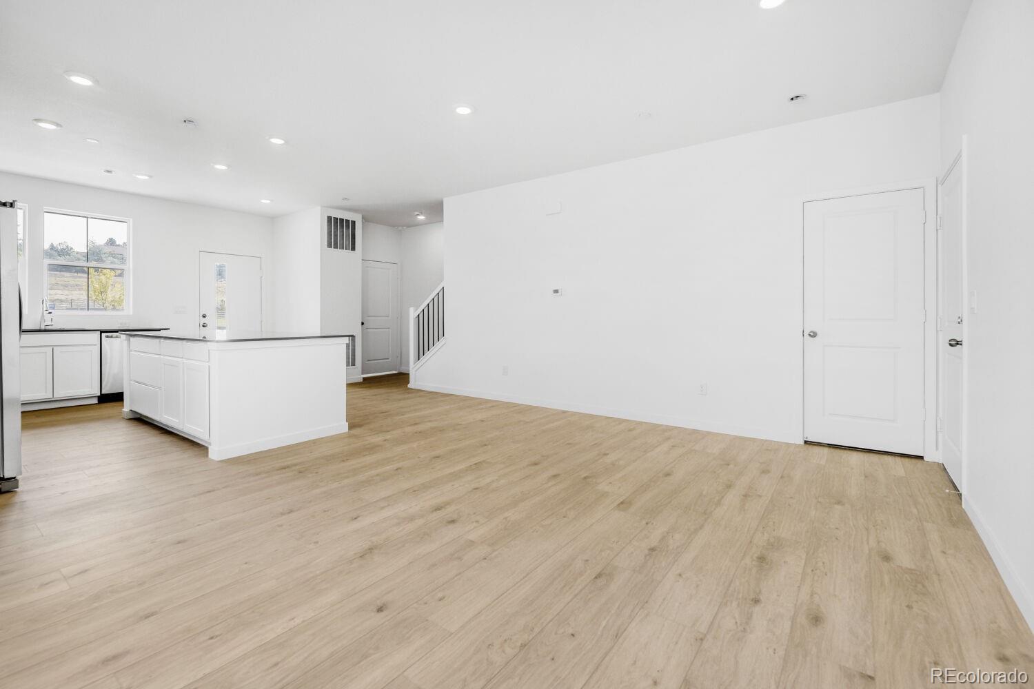 7639 S Mobile Way, Centennial, CO 80016