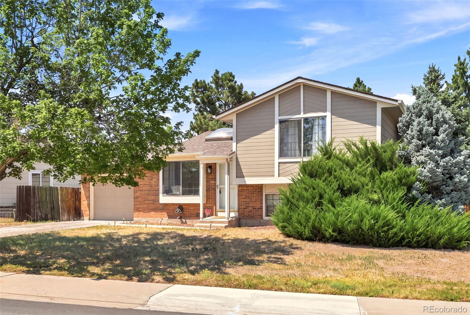 18897 E Montana Dr, Aurora, CO 80017