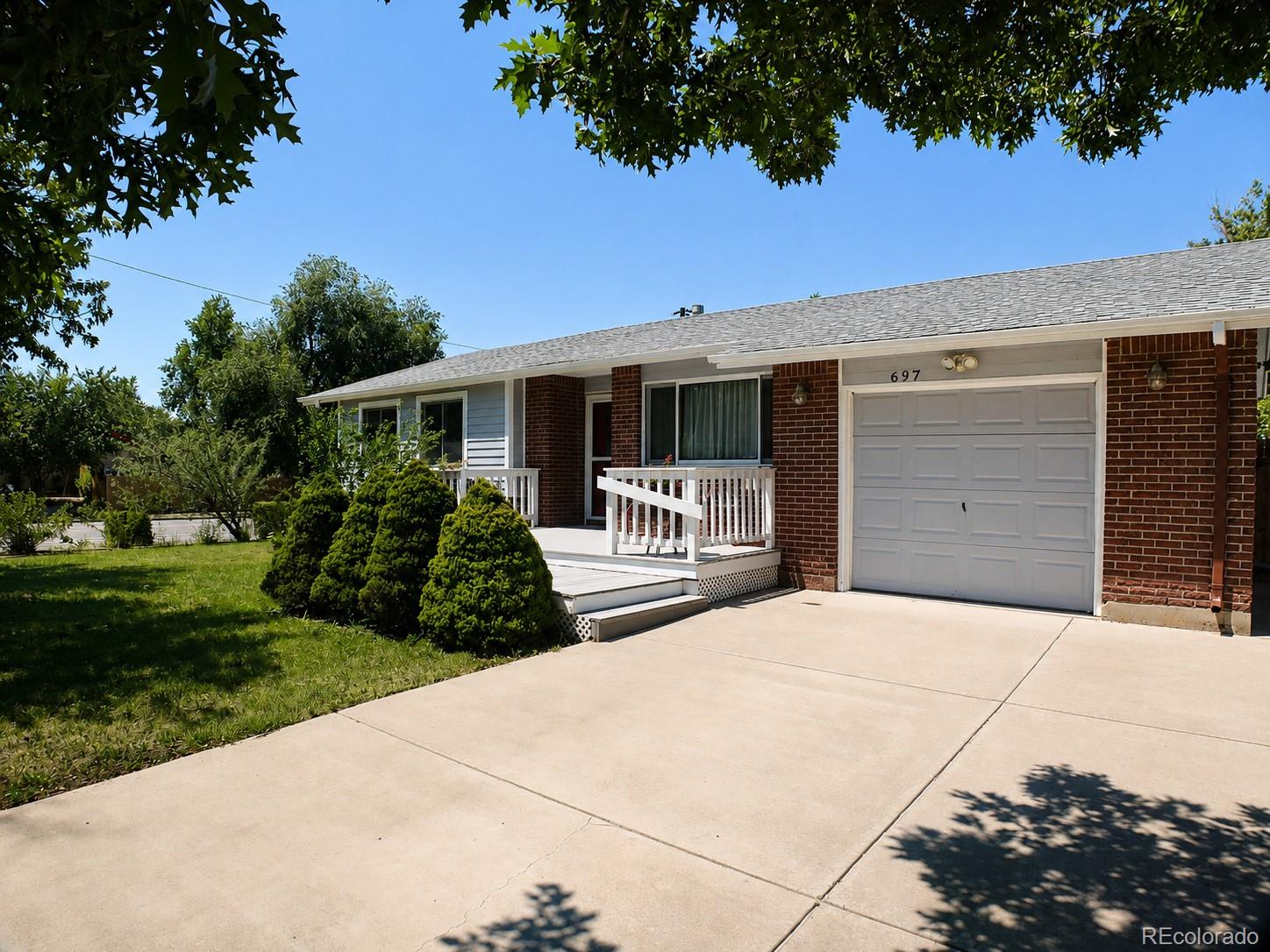 697 S Worchester St, Aurora, CO 80012