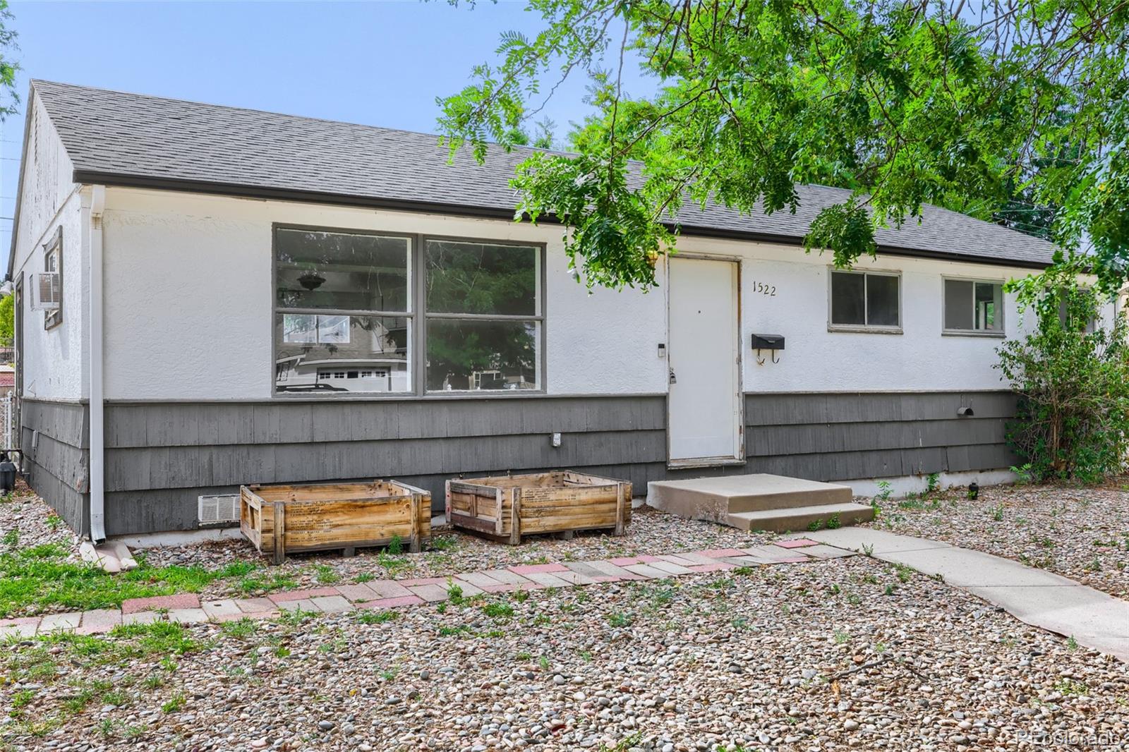 1522 Iroquois Rd, Pueblo, CO 81001