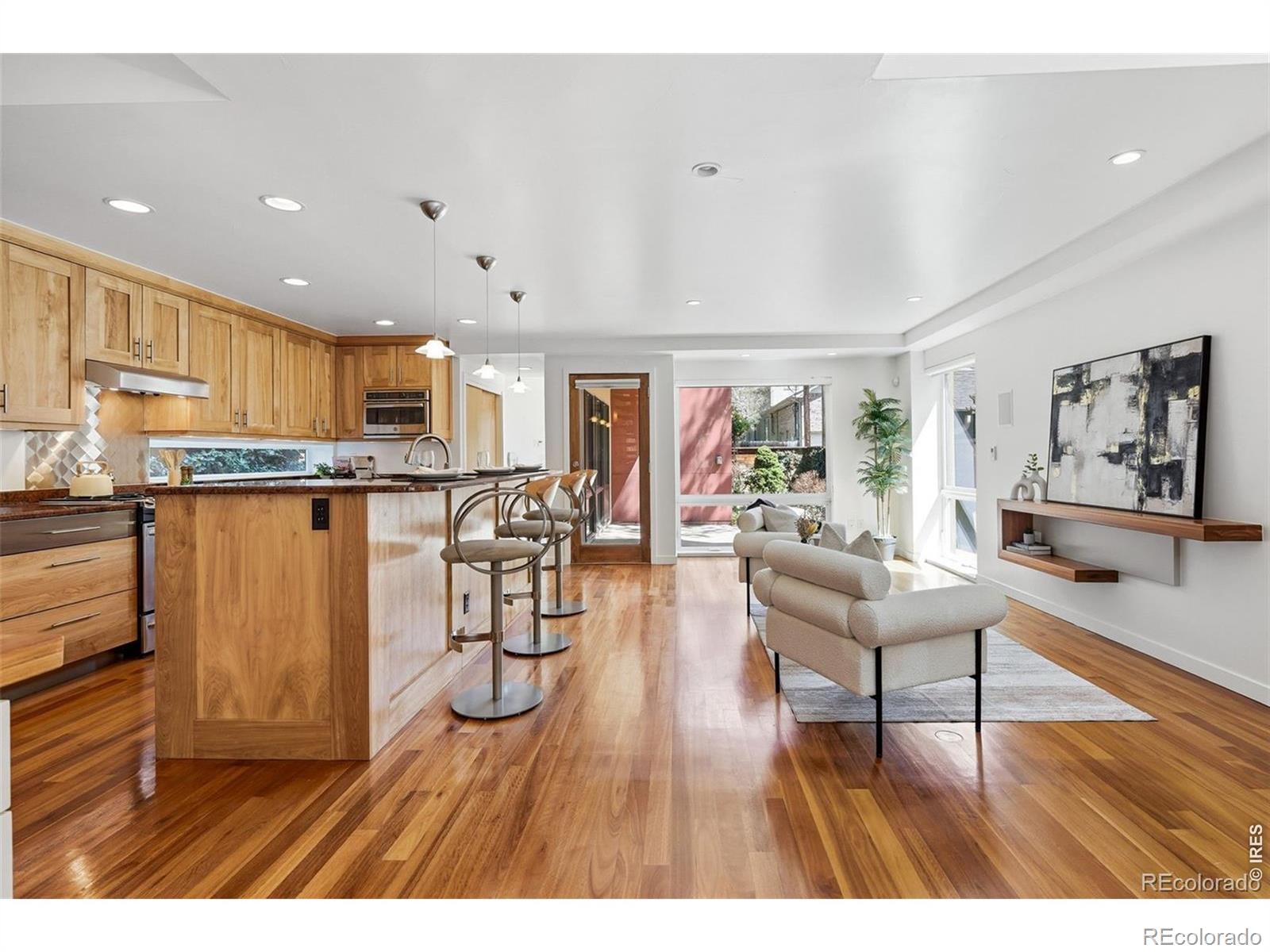 210 S Marion Pw, Denver, CO 80209