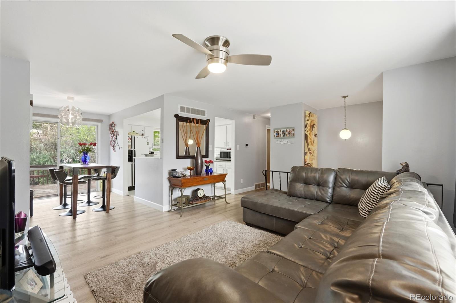 984 S Victor Way, Aurora, CO 80012