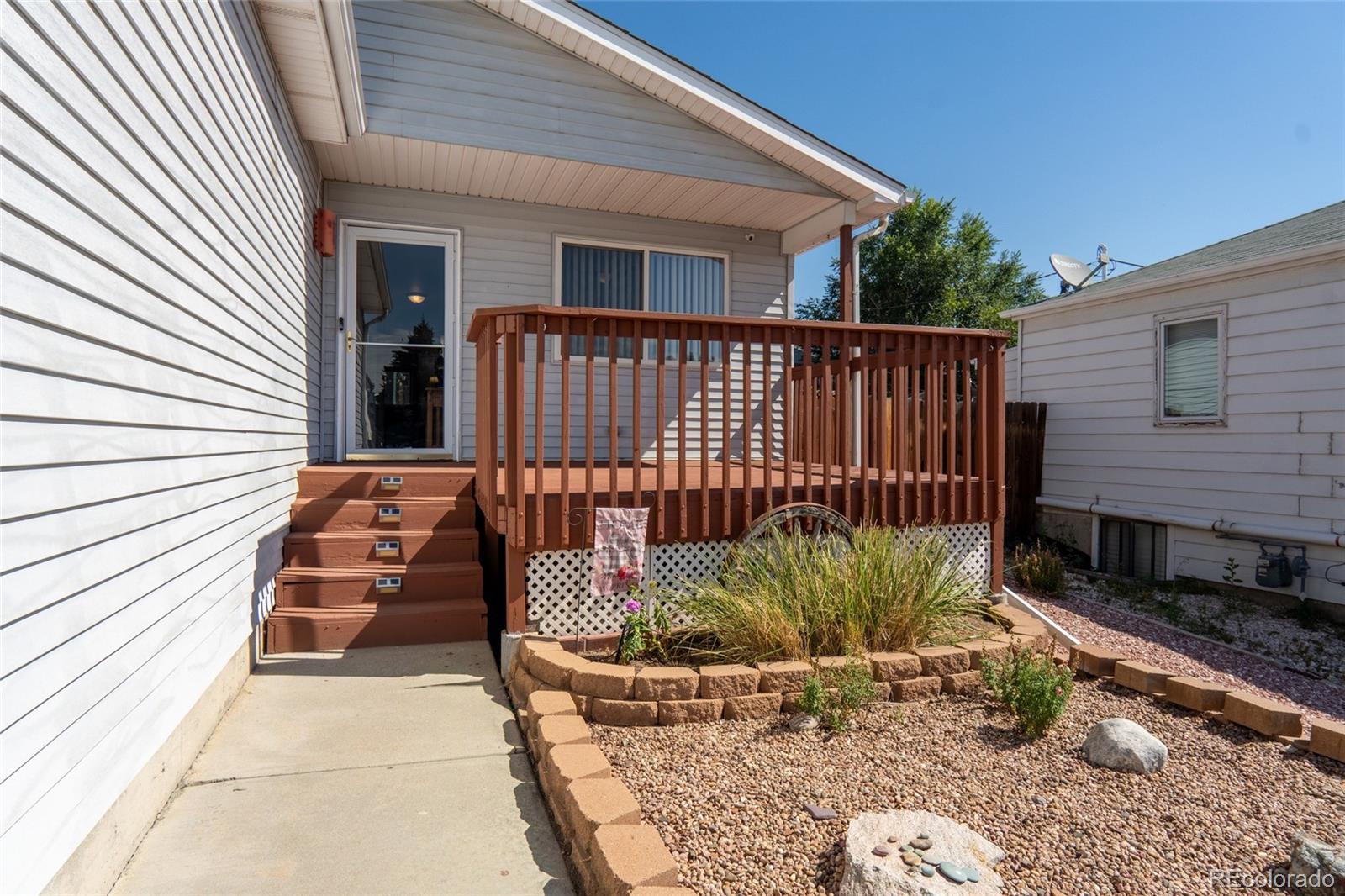 2339 W Hillside Ave, Englewood, CO 80110