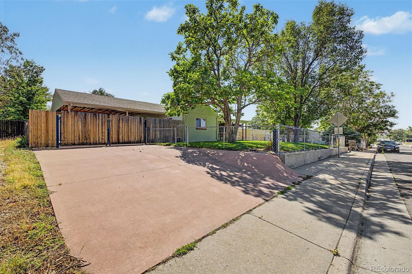 5480 Niagara St, Commerce City, CO 80022