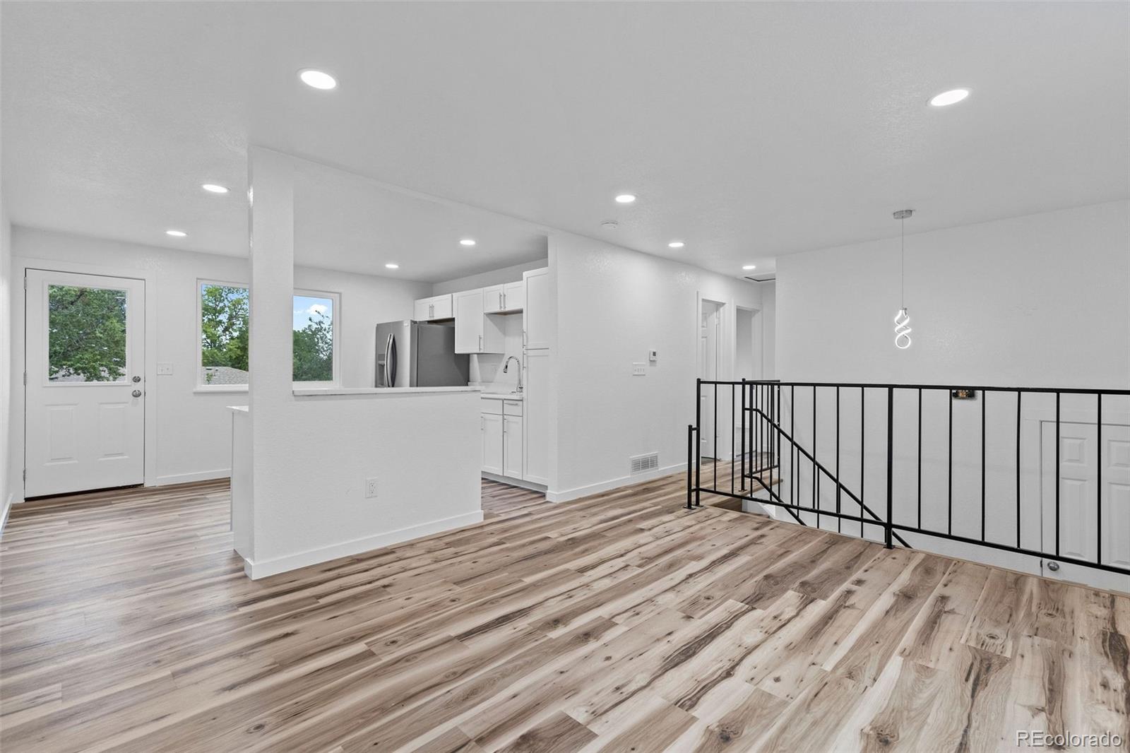 2882 S Mobile St, Aurora, CO 80013