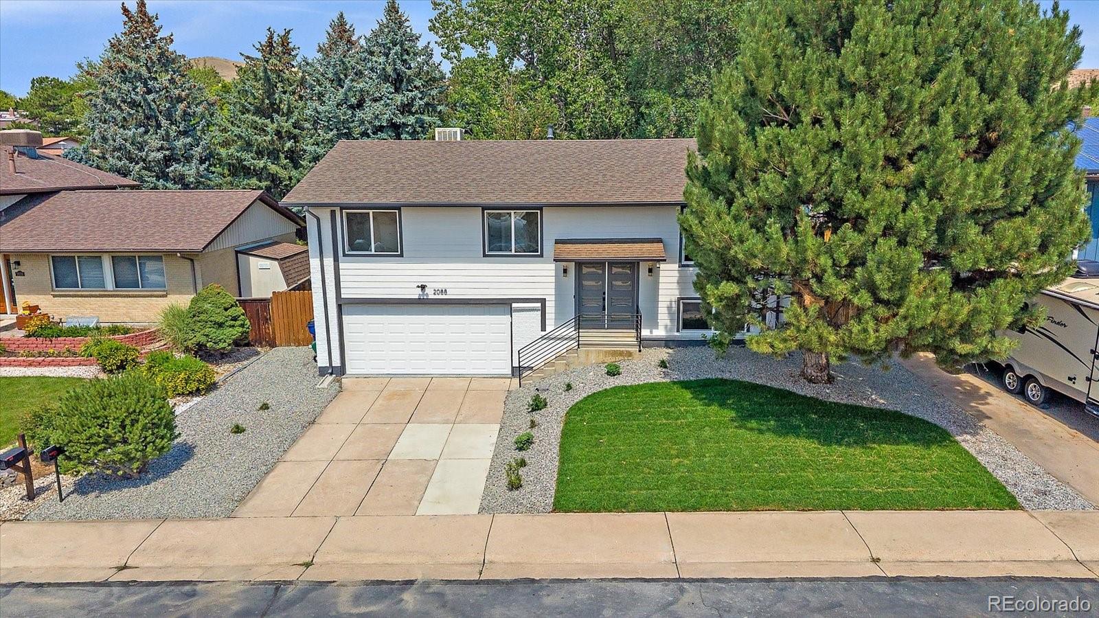 2088 S Coors Cir, Lakewood, CO 80228