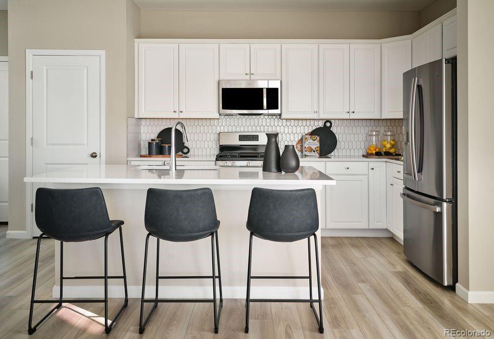 23722 E 33rd Pl, Aurora, CO 80019