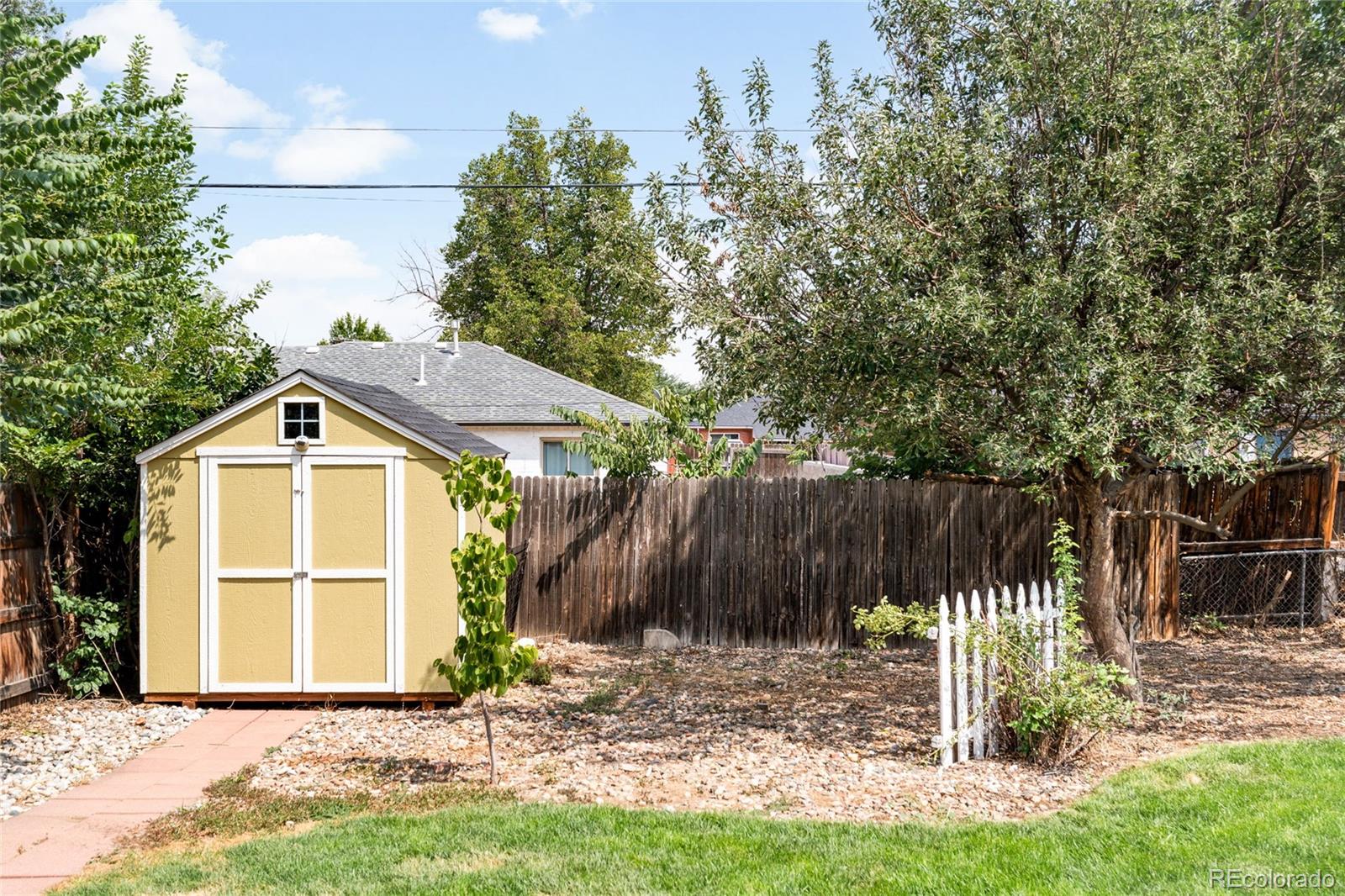 1176 Tucson St, Aurora, CO 80011