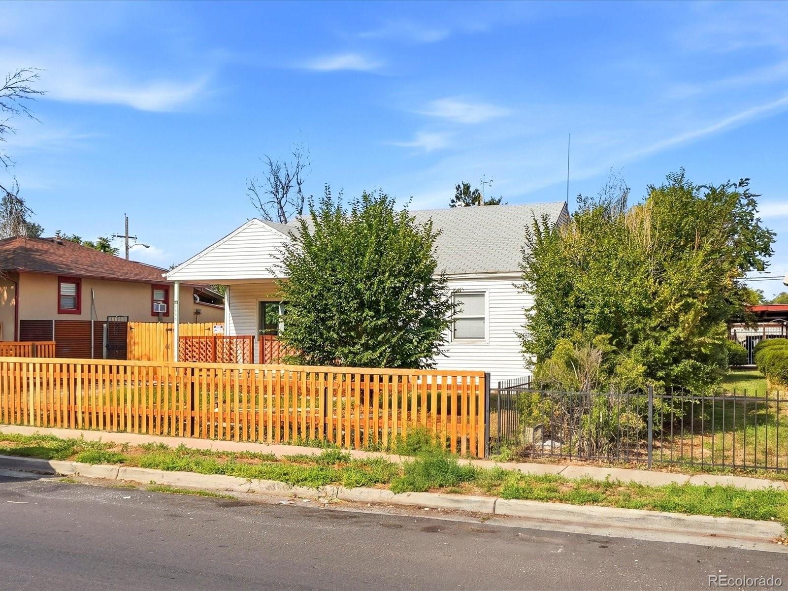 1685 Clinton St, Aurora, CO 80010