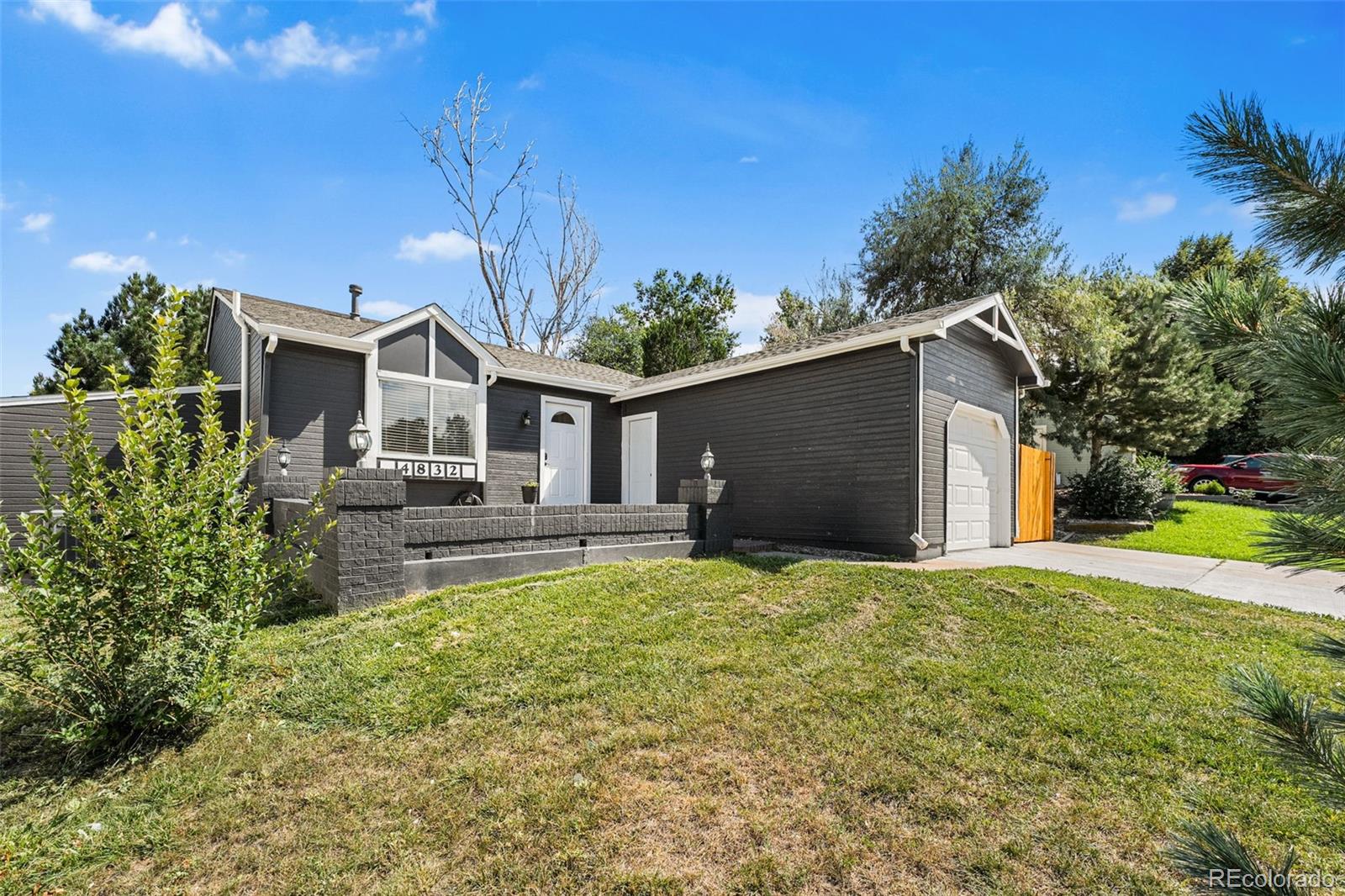 4832 S Genoa St, Centennial, CO 80015