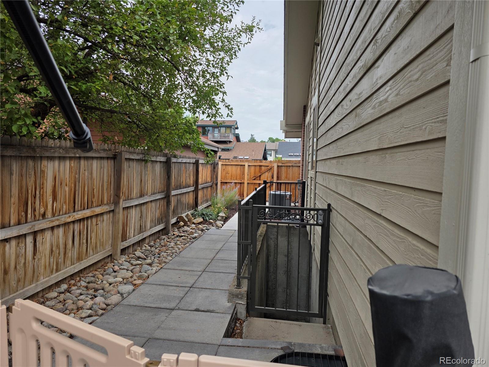 8082 W Chenango Pl, Littleton, CO 80123