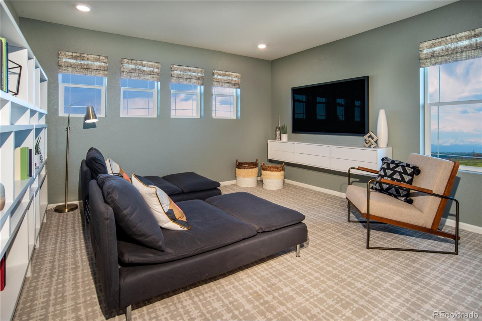 21598 E 61st Dr, Aurora, CO 80019