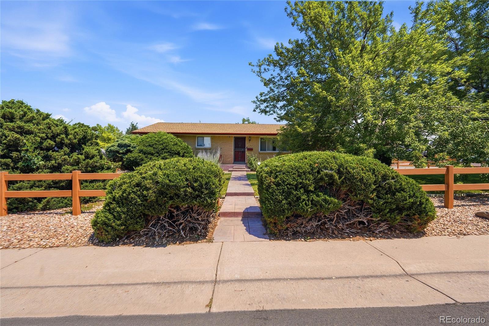 7290 S Penrose Ct, Centennial, CO 80122