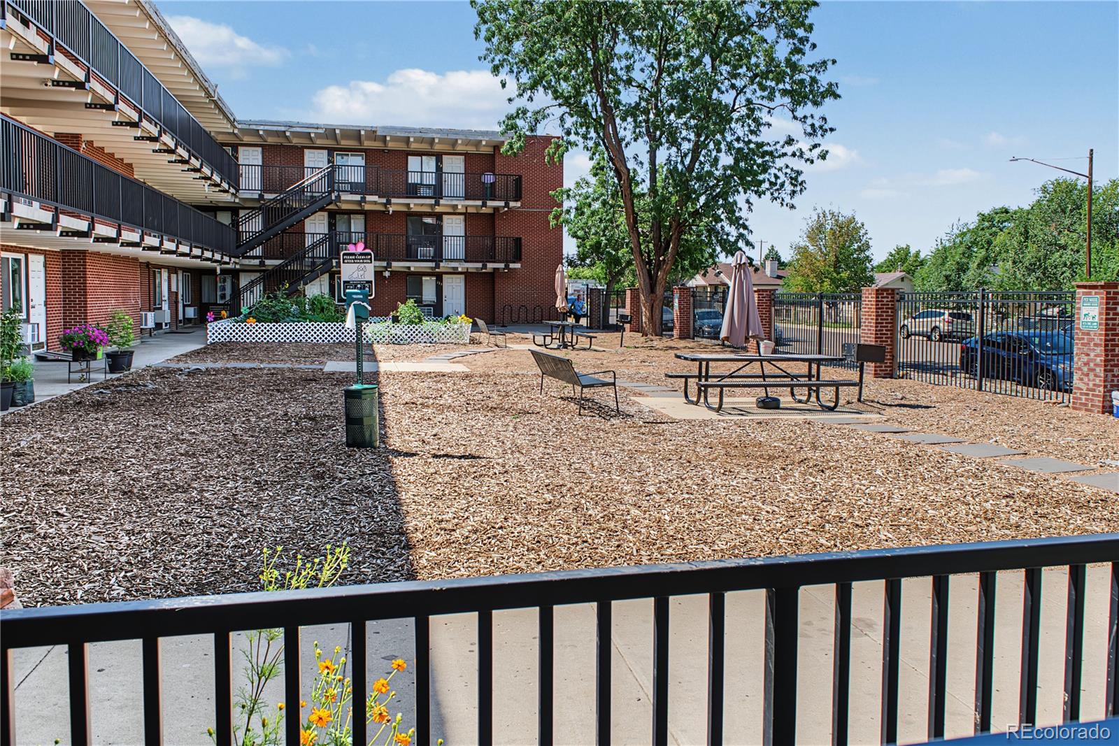 1180 Yosemite St, Denver, CO 80220
