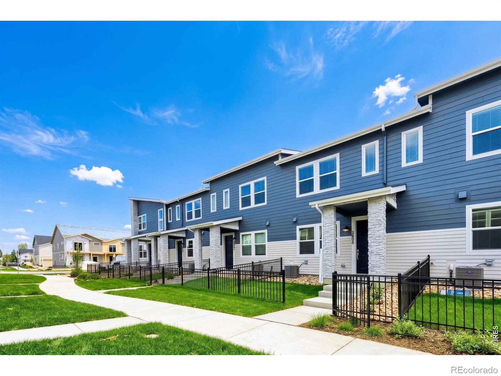 2833 Bear Springs Cir, Longmont, CO 80503