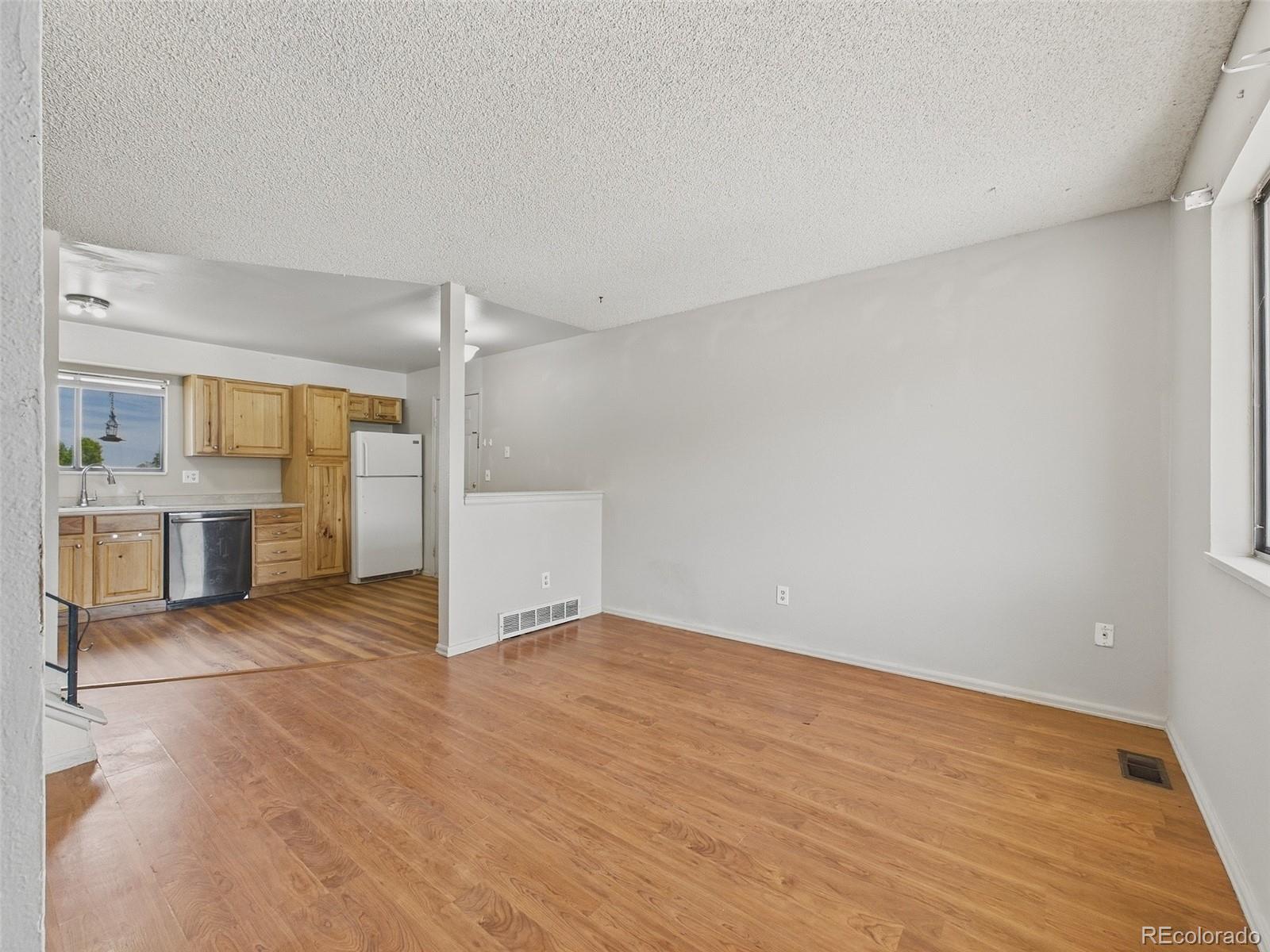 904 S Uravan St, Aurora, CO 80017