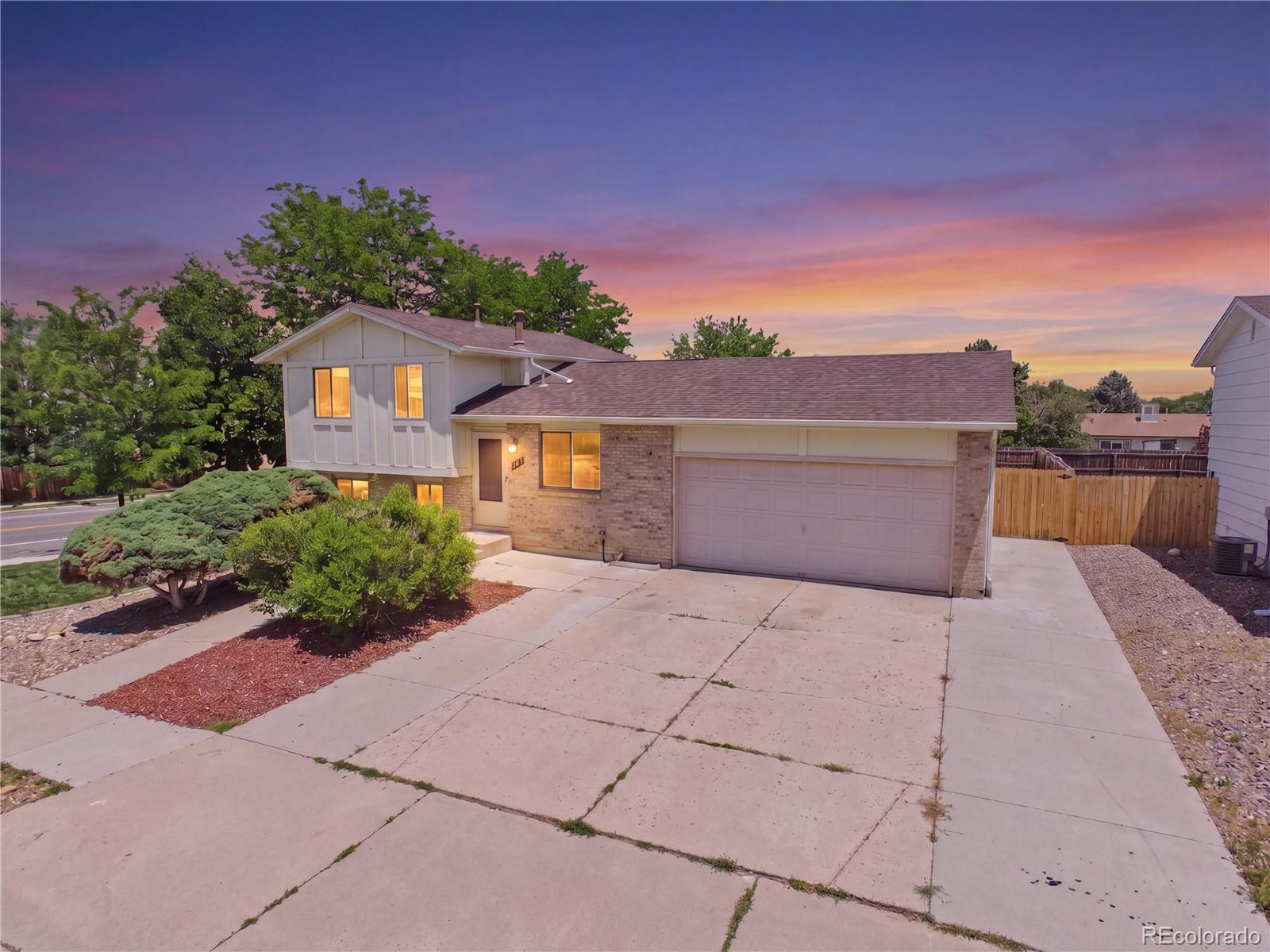 904 S Uravan St, Aurora, CO 80017