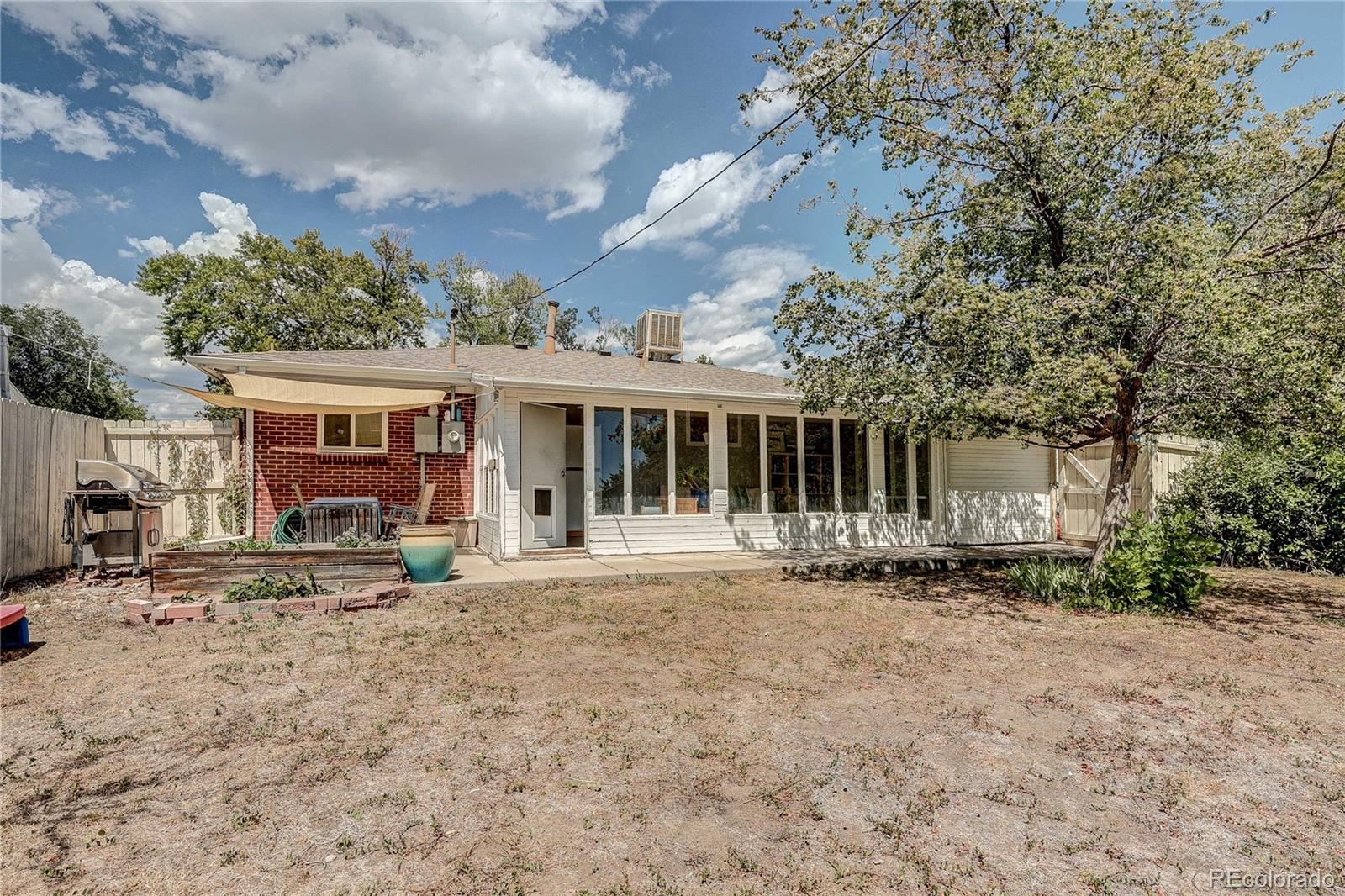 5550 Holland Dr, Arvada, CO 80002