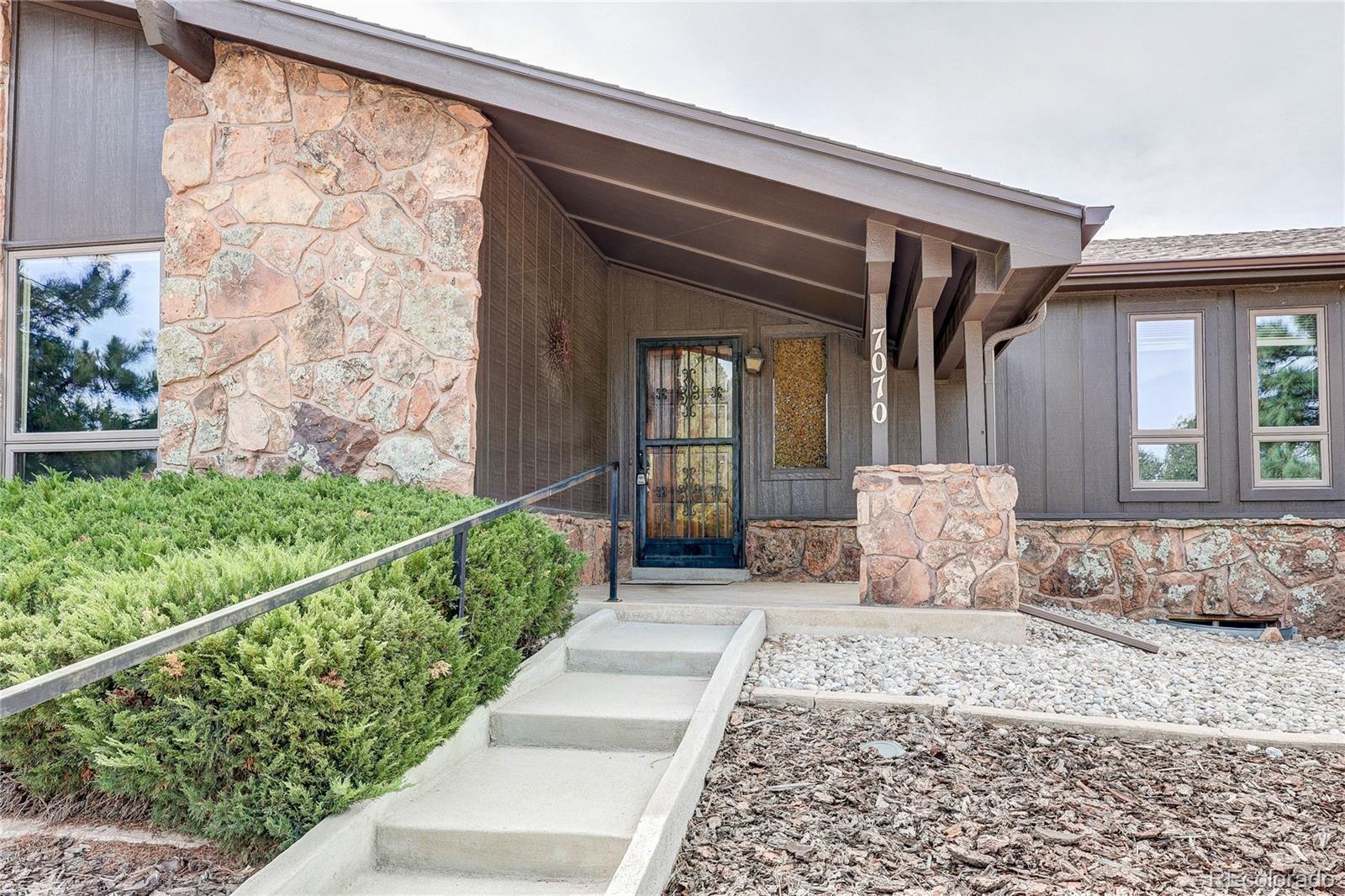 7070 W Pineview Dr, Littleton, CO 80125