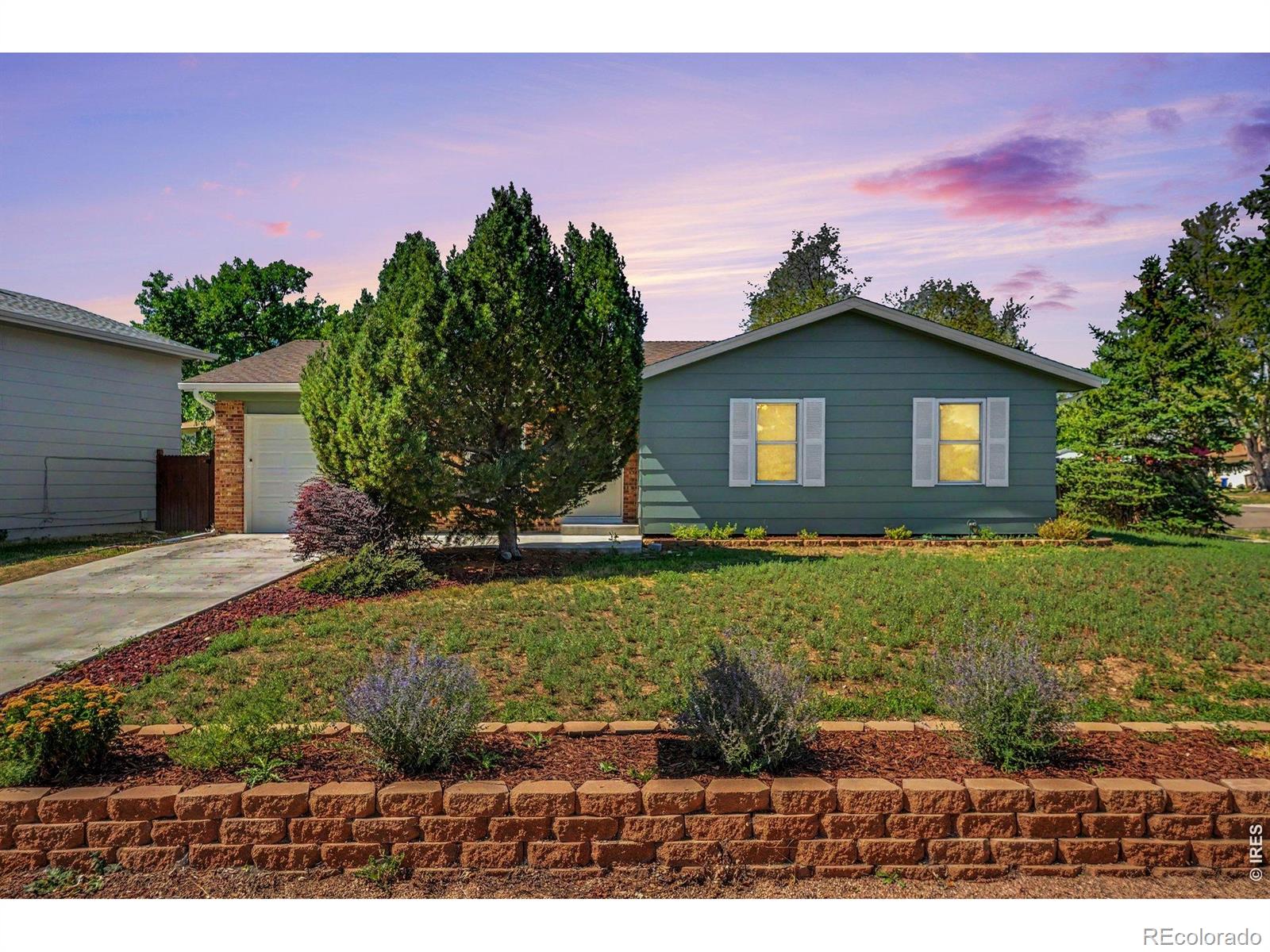 3233 S Holland Way, Lakewood, CO 80227