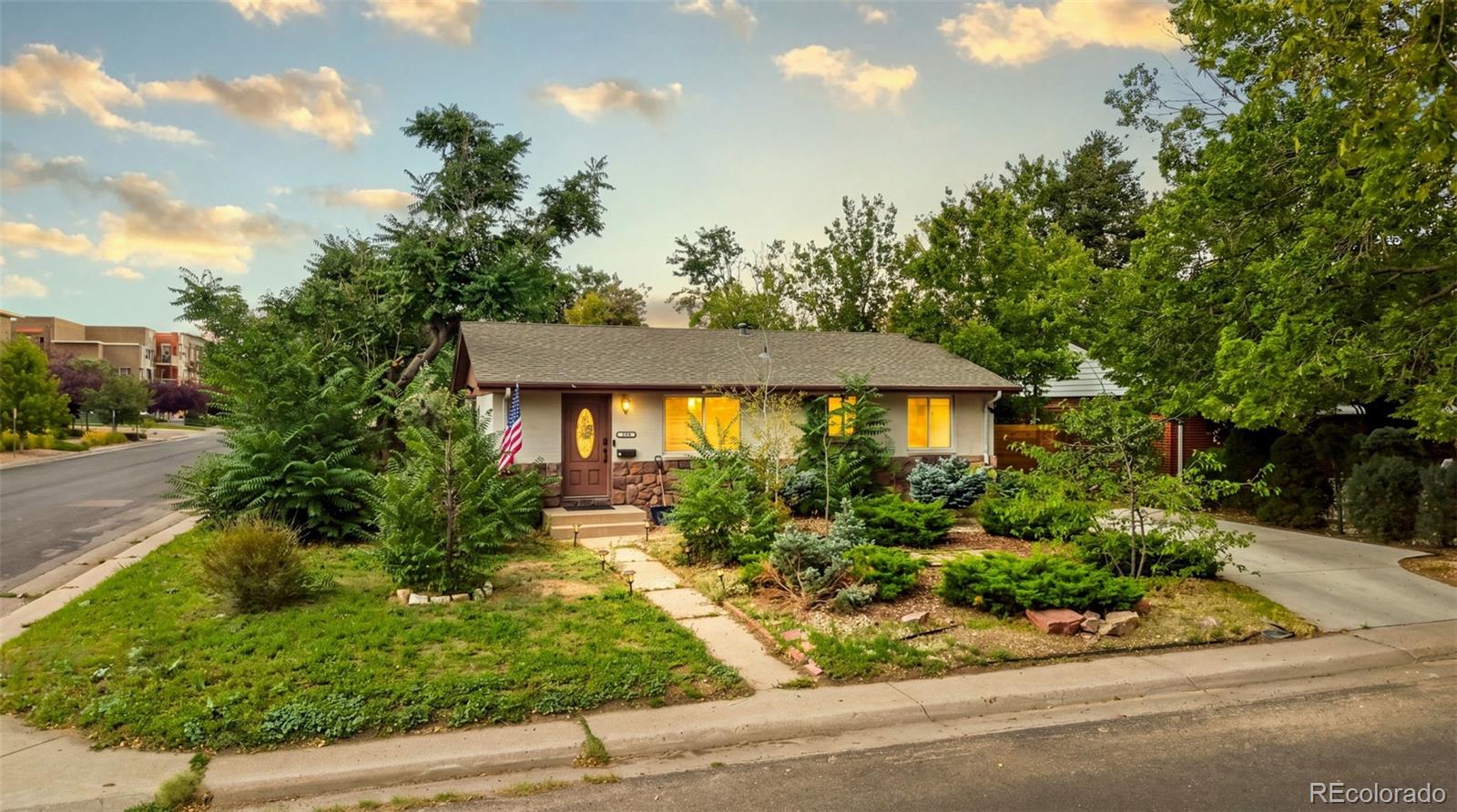 902 S Ironton St, Aurora, CO 80012
