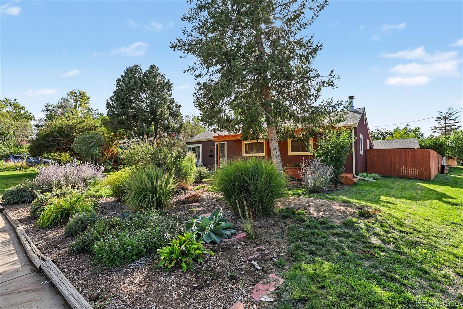 3201 S Grape St, Denver, CO 80222