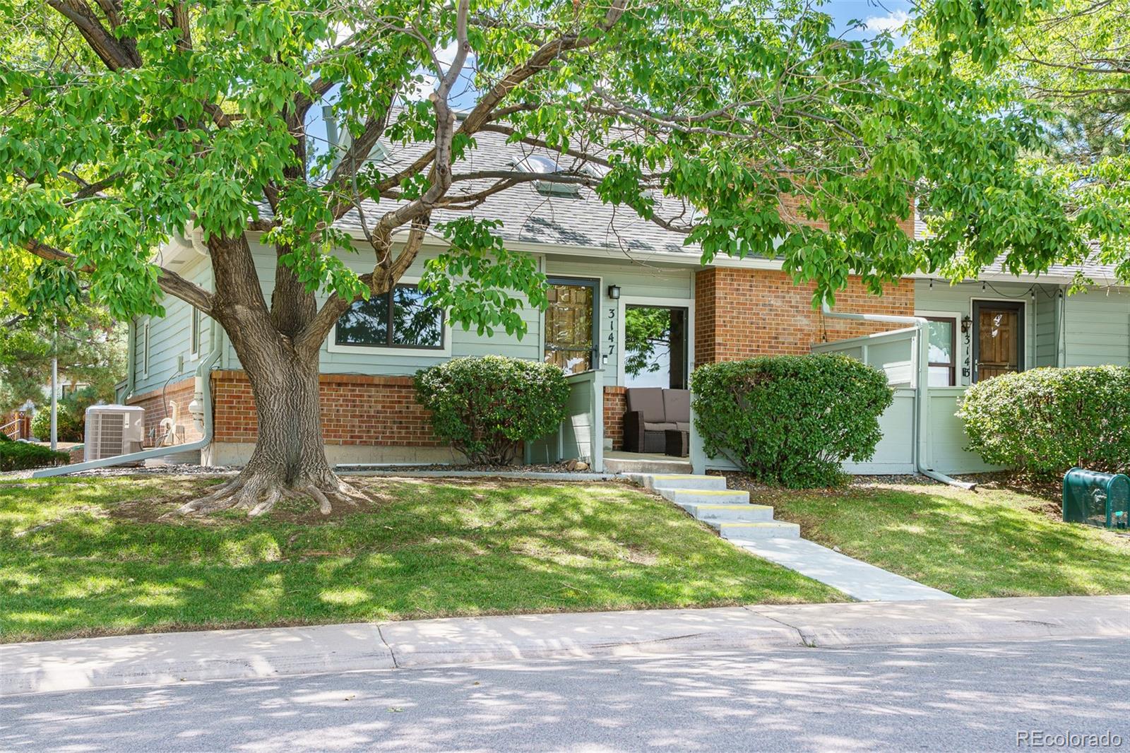 3147 E Long Cir, Littleton, CO 80122