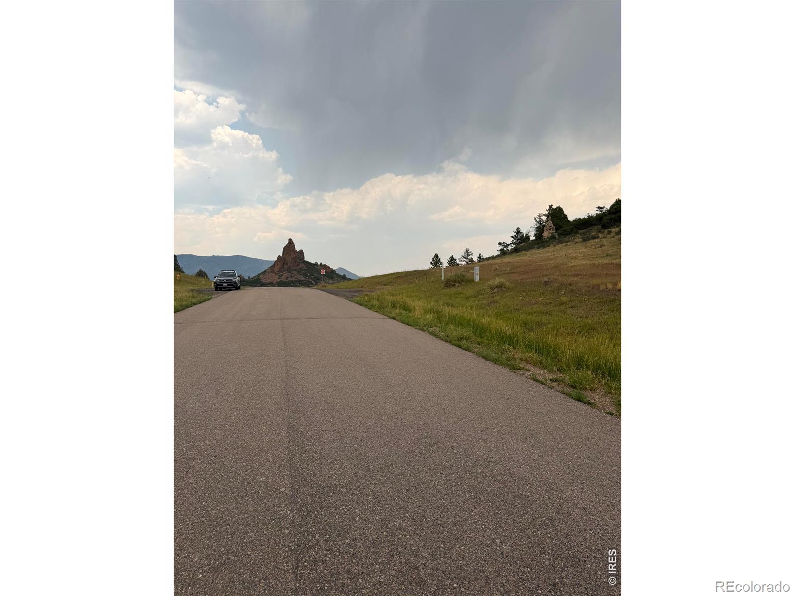 5741 Country Club Dr, Larkspur, CO 80118