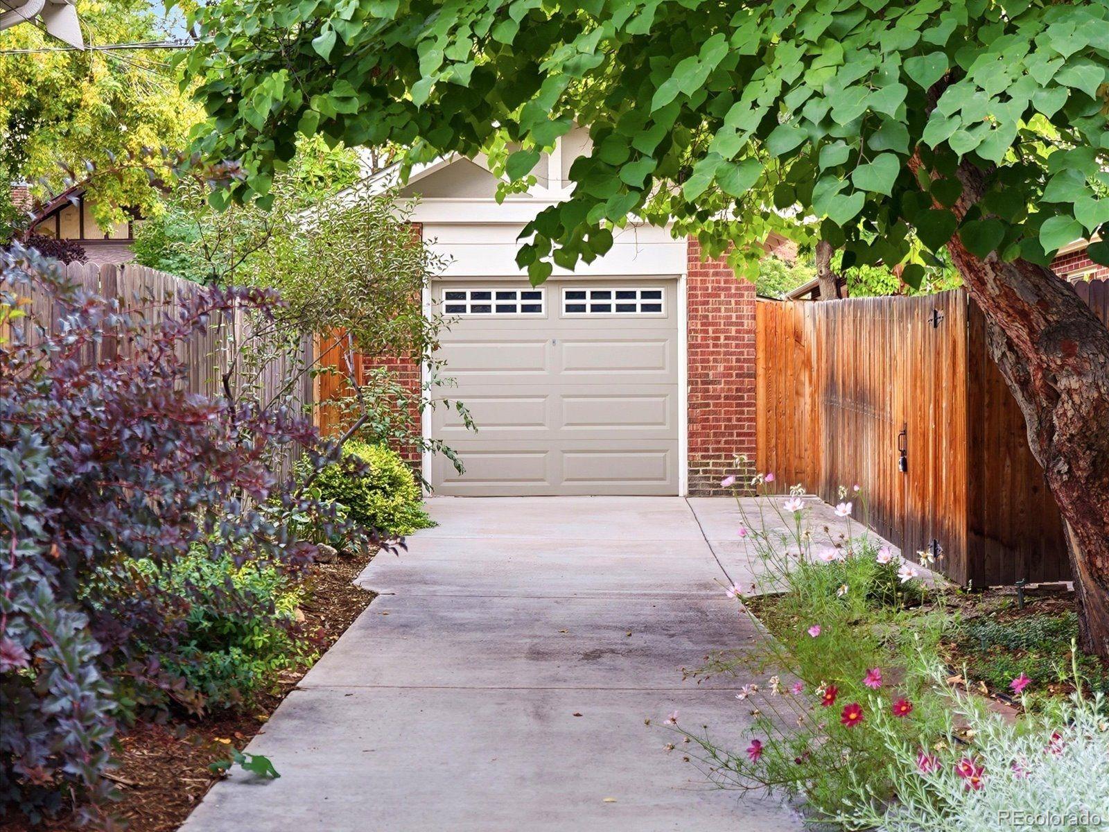 933 Monroe St, Denver, CO 80206