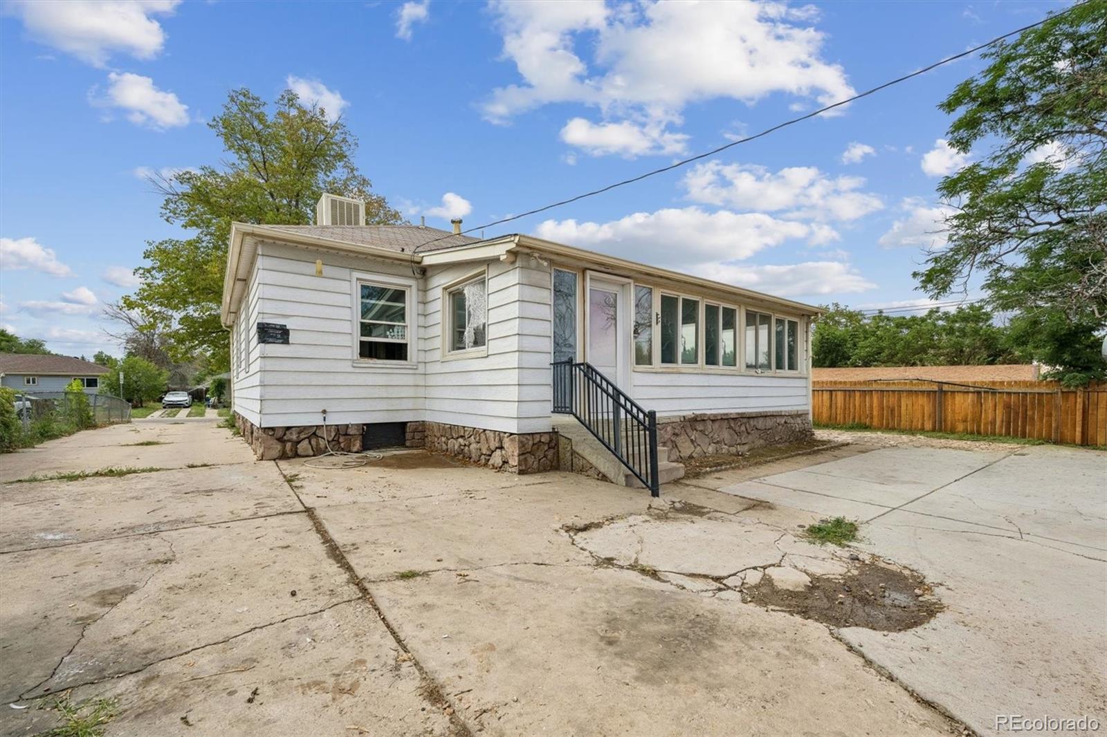 1996 Lima St, Aurora, CO 80010