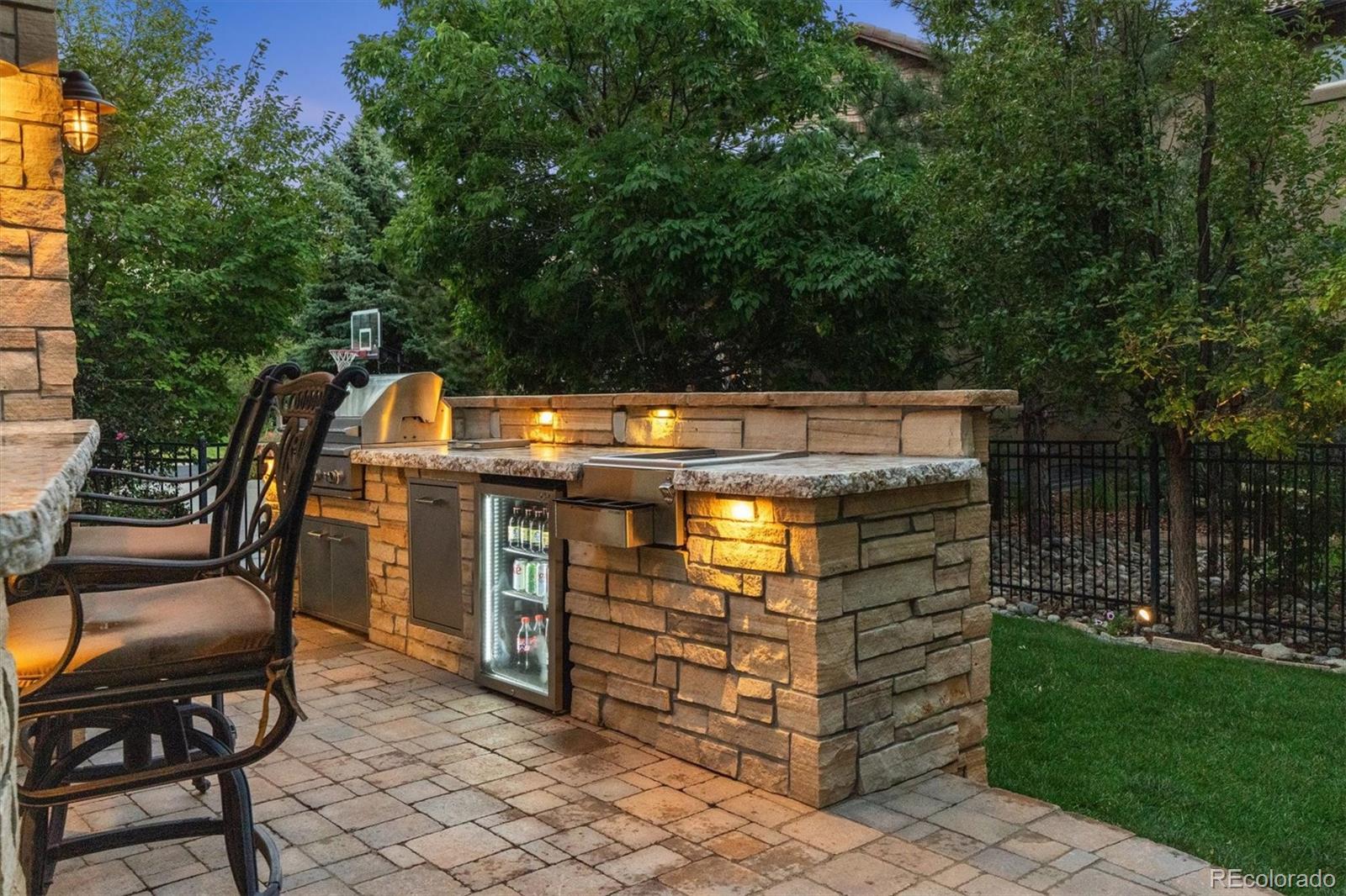 9547 S Silent Hills Dr, Lone Tree, CO 80124