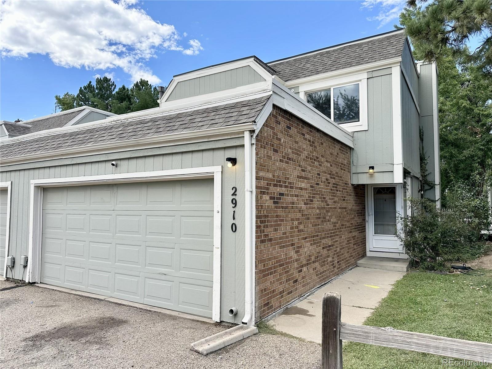 2910 S Parker Ct, Aurora, CO 80014