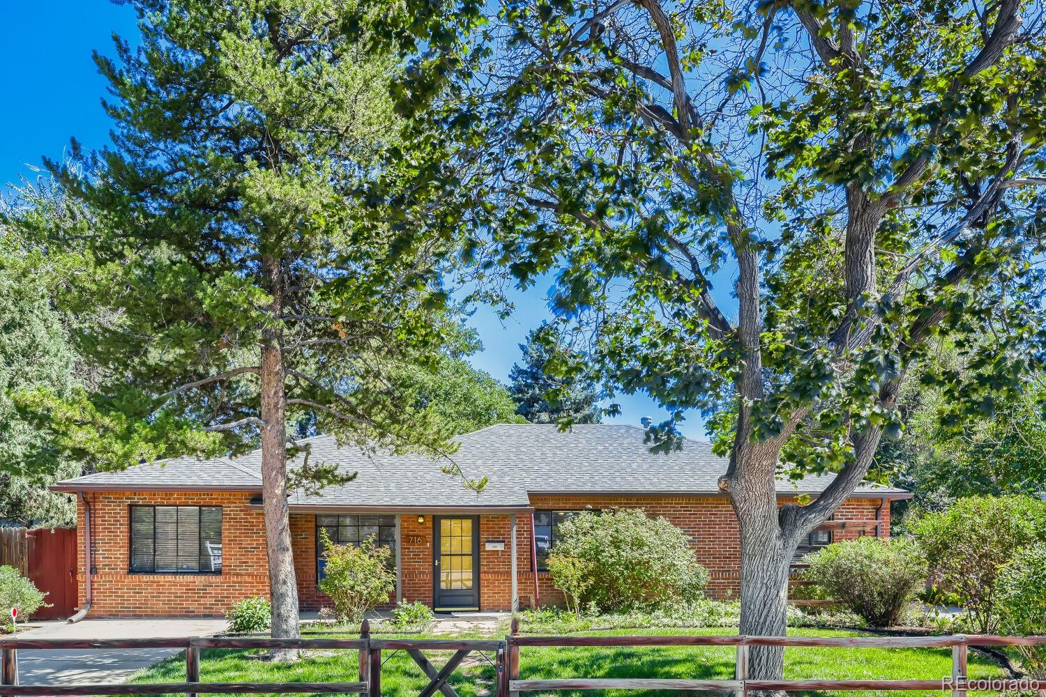 716 Scranton Ct, Aurora, CO 80011