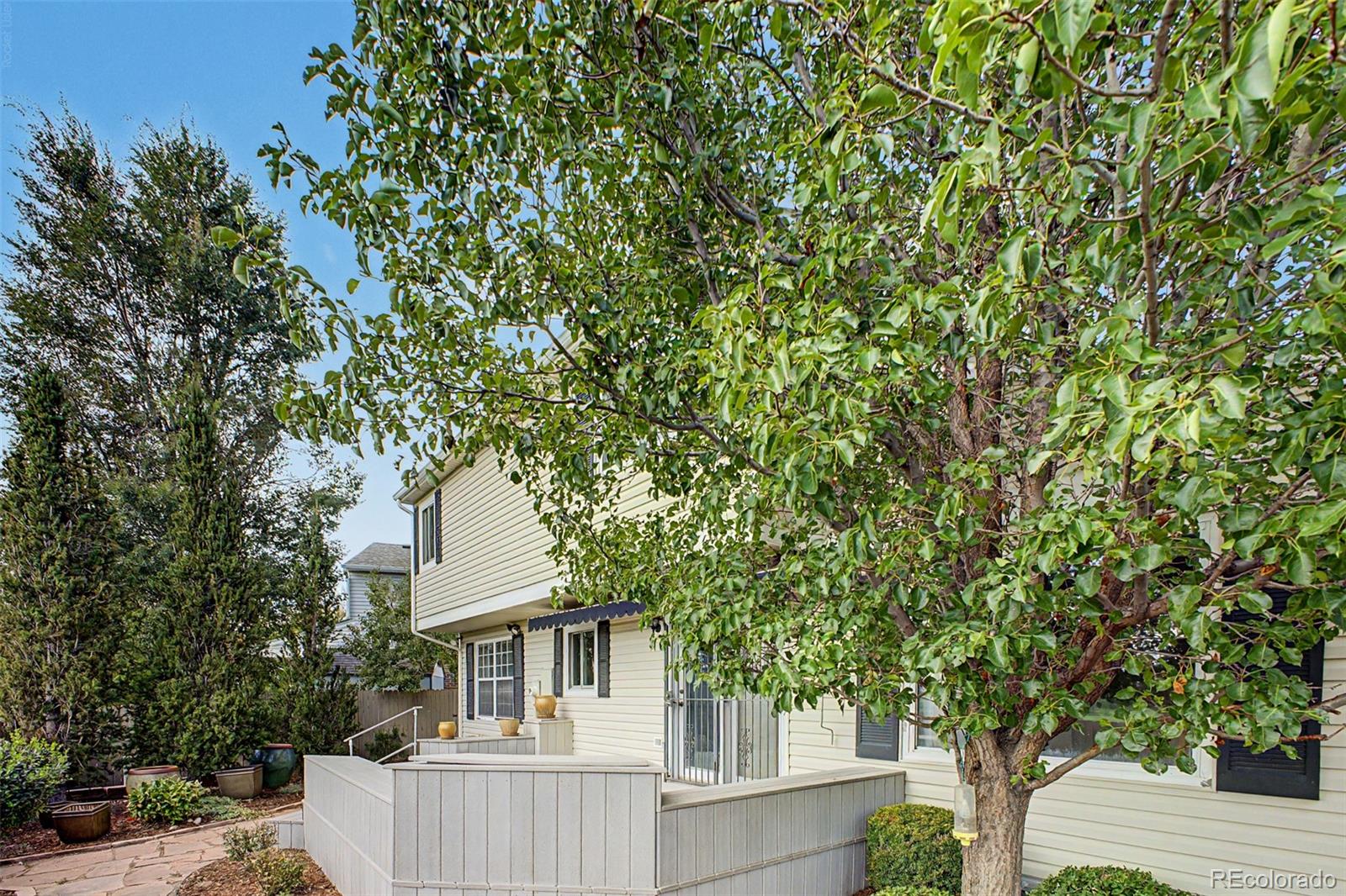 487 S Kingston Cir, Aurora, CO 80012