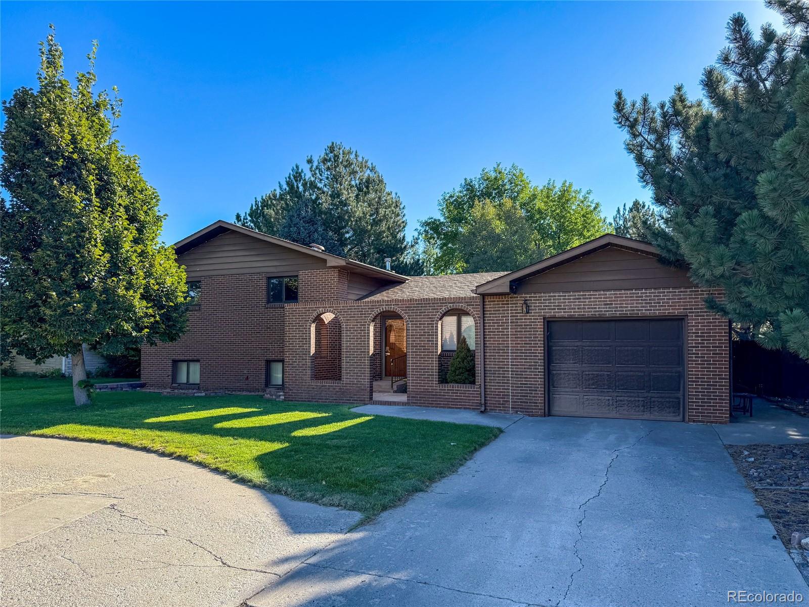 410 4th St, Burlington, CO 80807