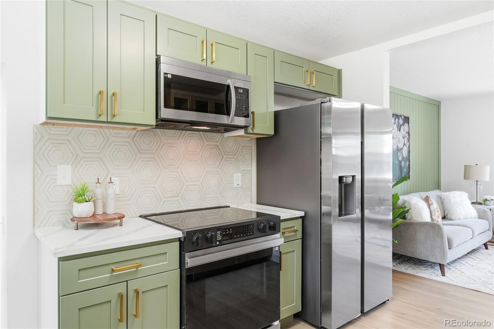 383 S Robb Way, Lakewood, CO 80226