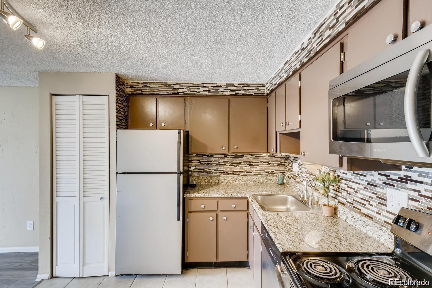 1306 S Parker Rd #164, Denver, CO 80231