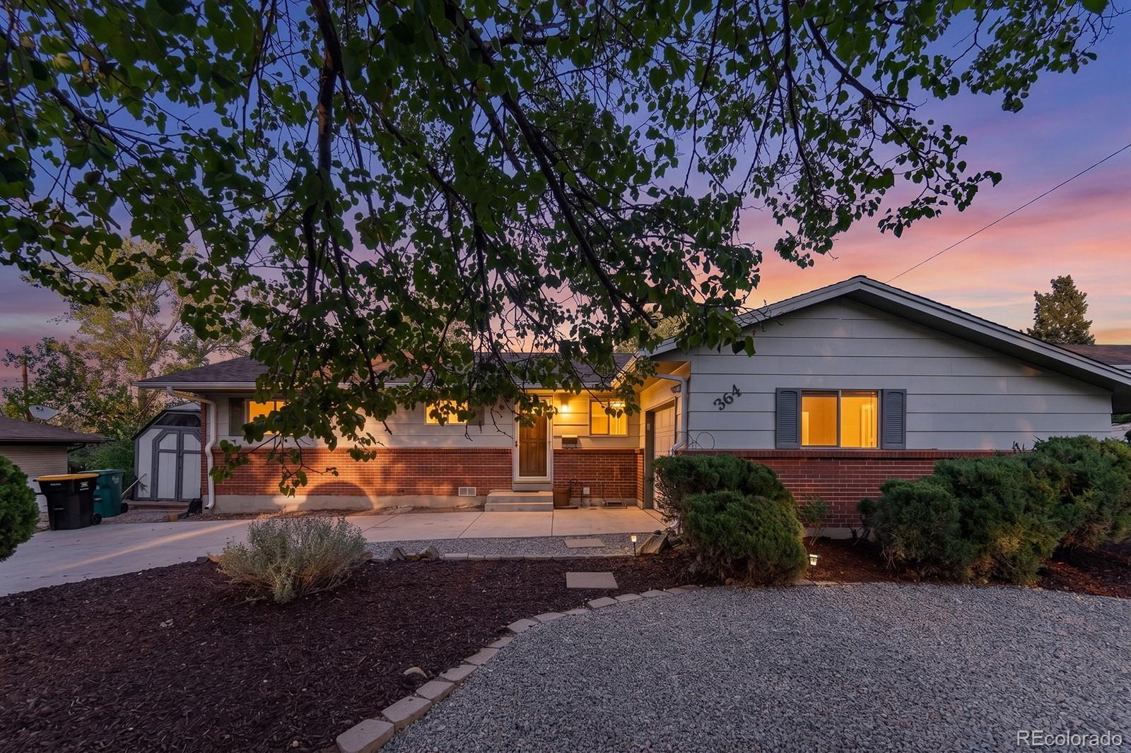 364 S Xanadu St, Aurora, CO 80012