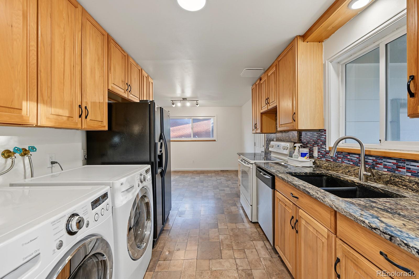 364 S Xanadu St, Aurora, CO 80012