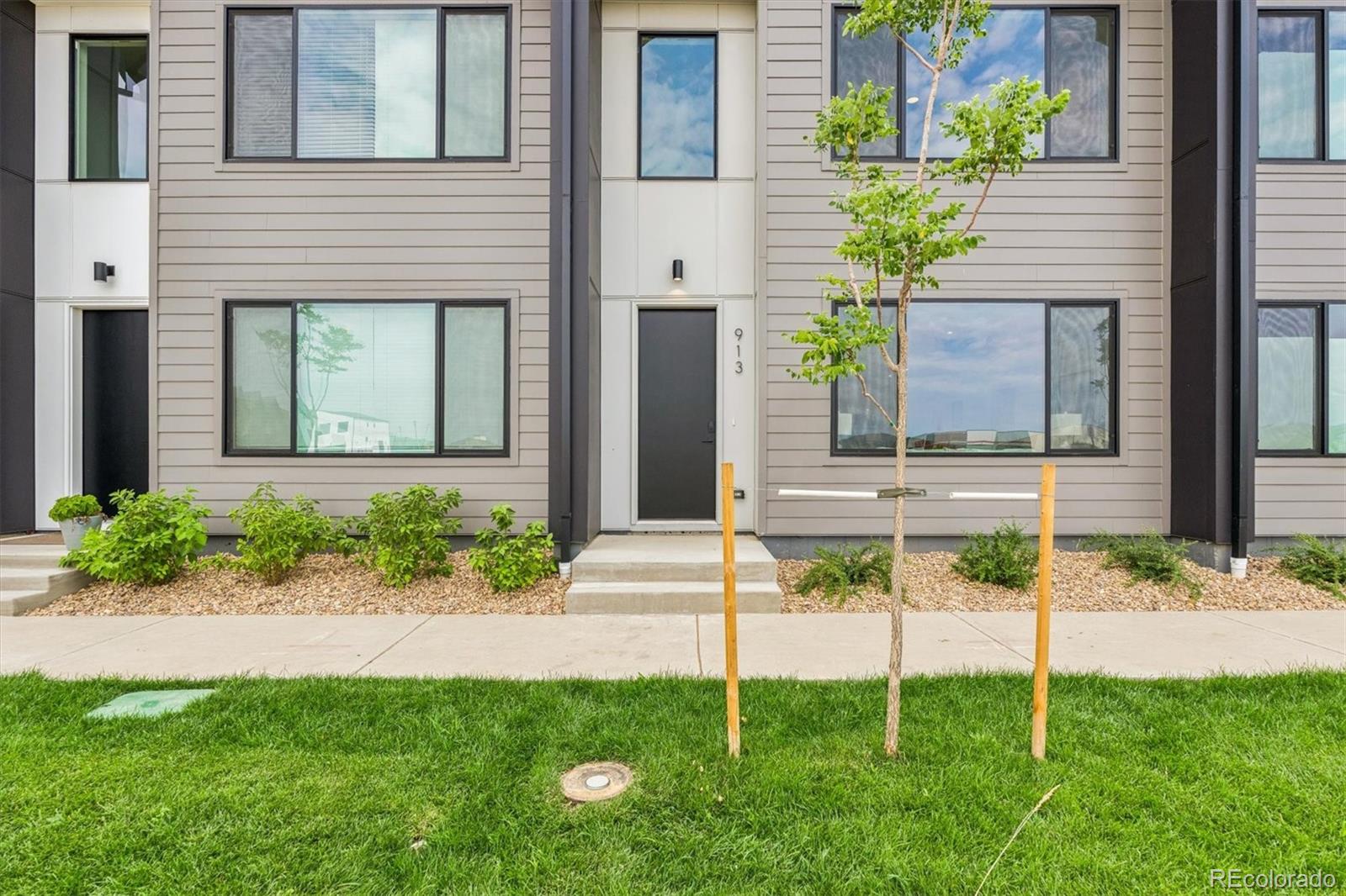 921 Edge Cir, Longmont, CO 80501